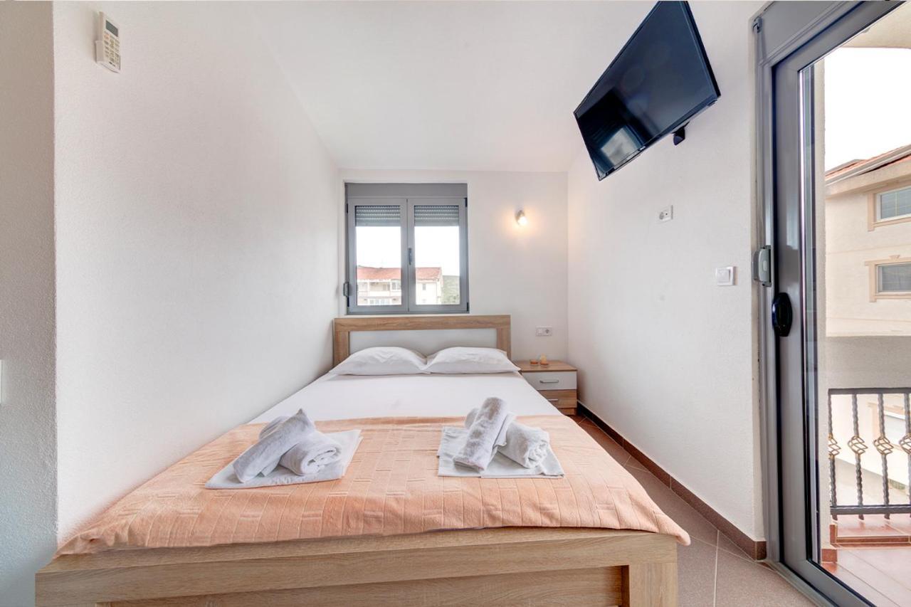 Delfin Apartments Sutomore Eksteriør billede