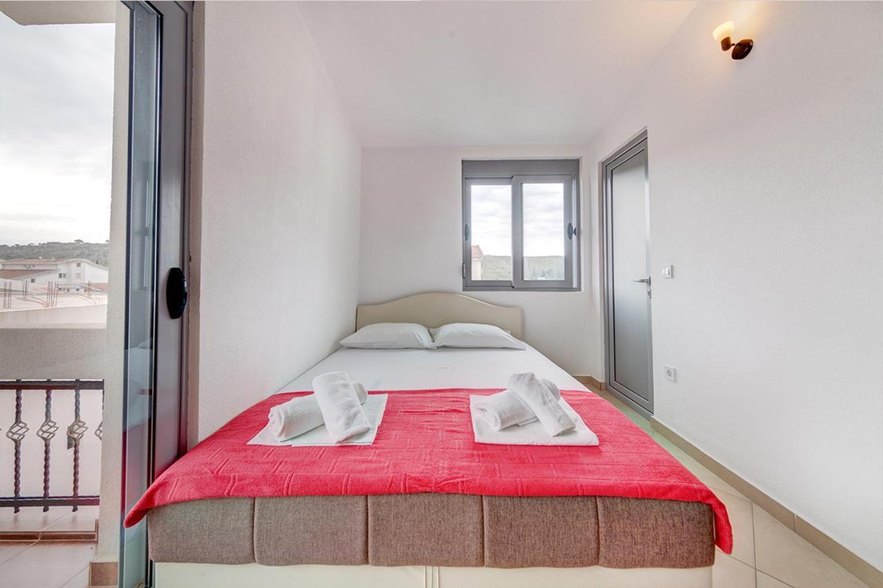 Delfin Apartments Sutomore Eksteriør billede