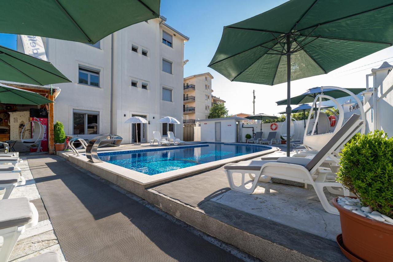 Delfin Apartments Sutomore Eksteriør billede
